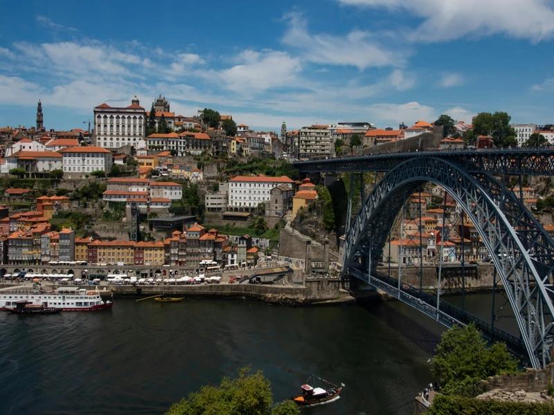 Legal Aspects of Buying Property in Portugal as a Foreigner in 2025
