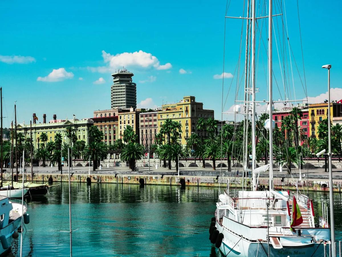 Valencia vs Barcelona 2025: Which City Is Better for Living and Real Estate Investment?